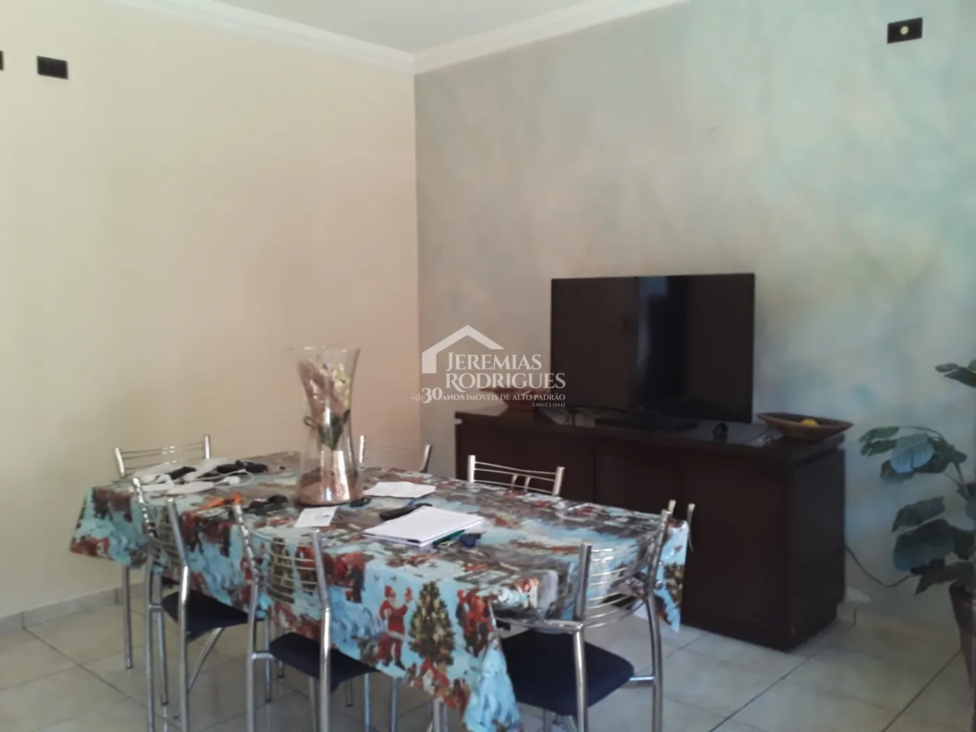 Casa sobradada à venda com 3 dormitórios no bairro Jardim Morumby em Taubaté/SP