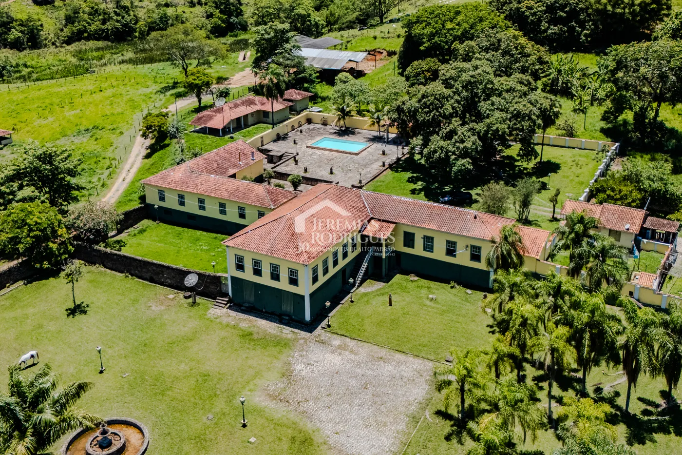 Fazenda à venda com 919,6 hectares em Cachoeira Paulista/SP.