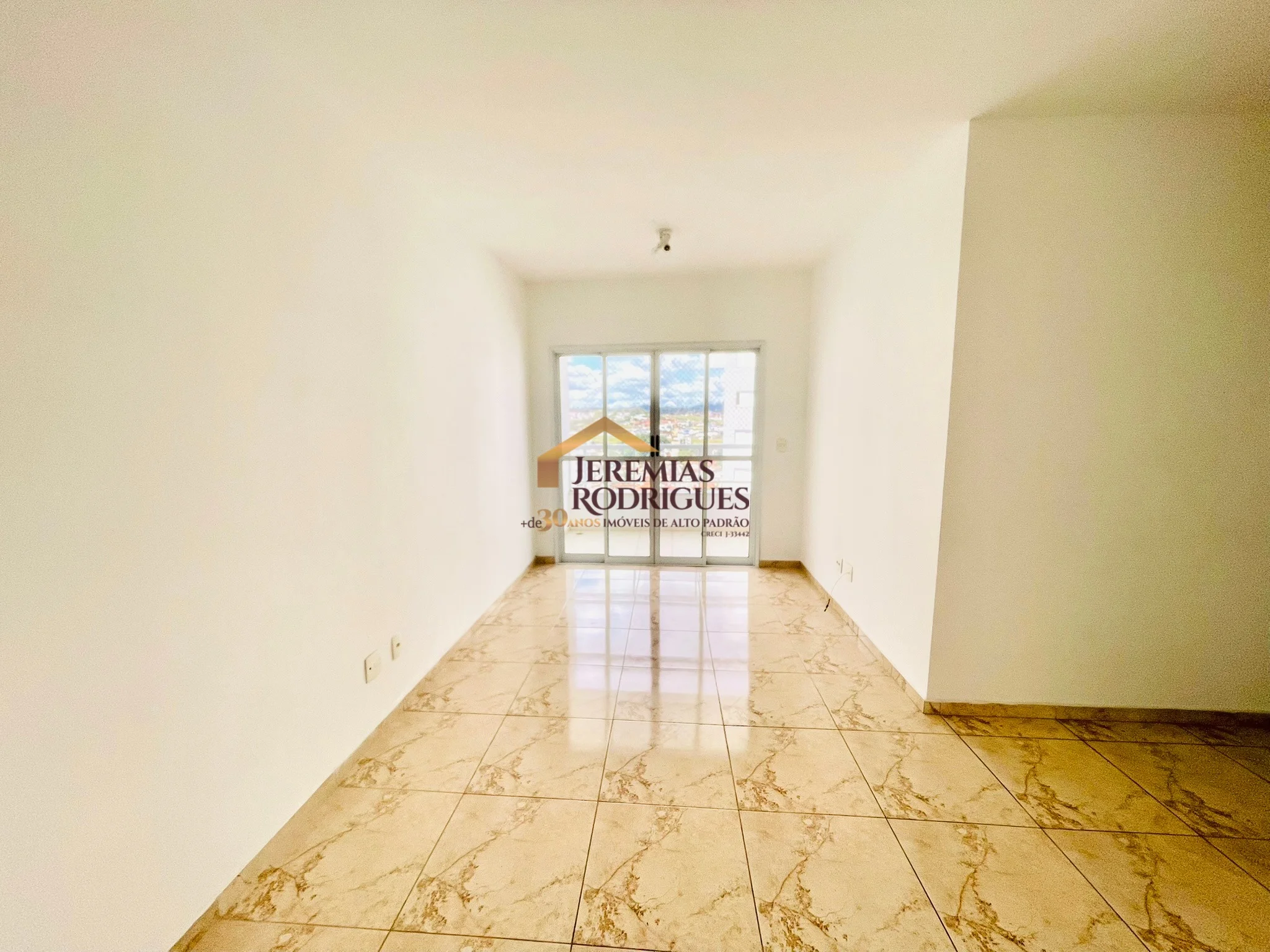 Apartamento para locação no Edifício Itacaré em Taubaté/SP.
