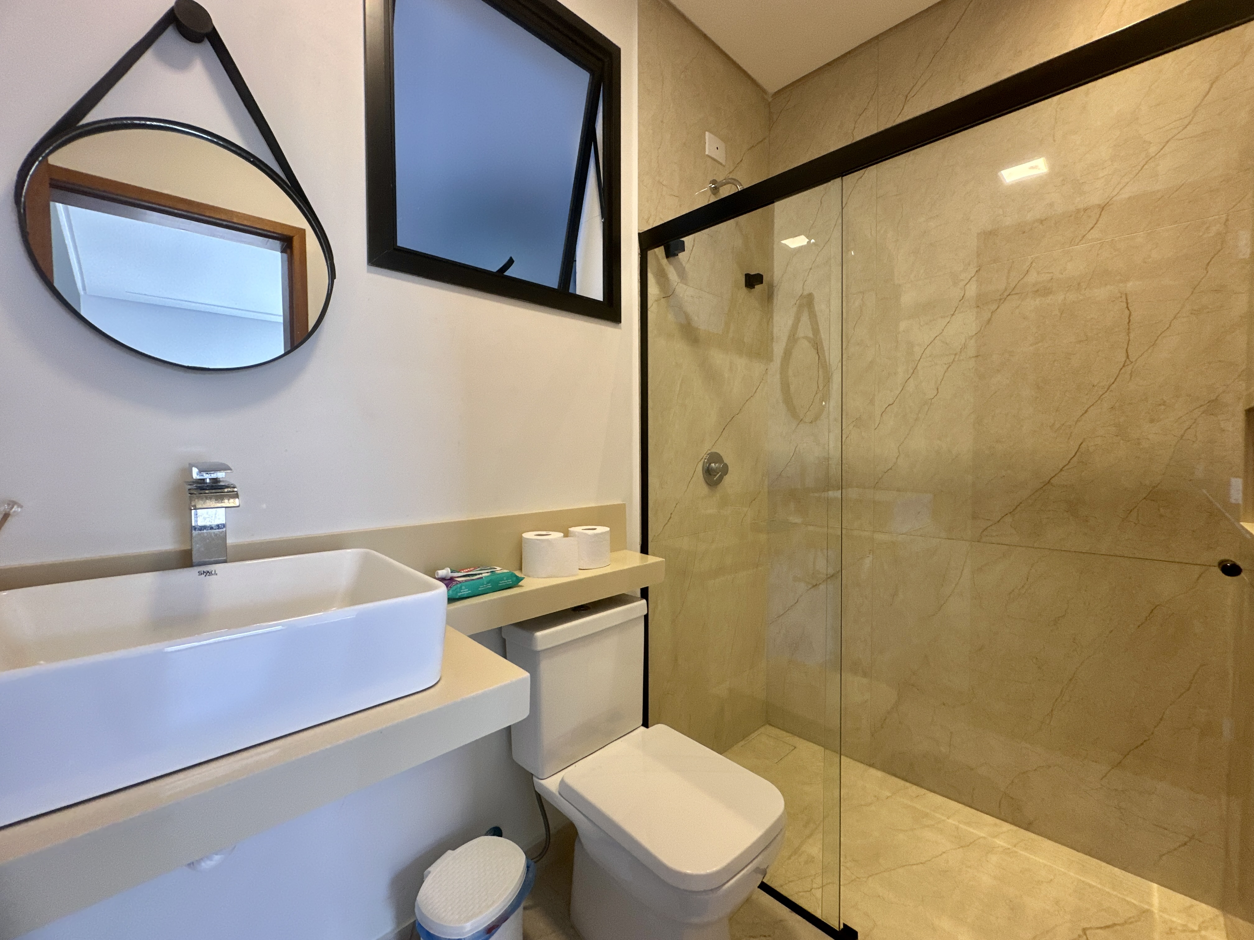 Casa à venda com 4 dormitórios no Condomínio Bella Vitta em Caçapava/SP.