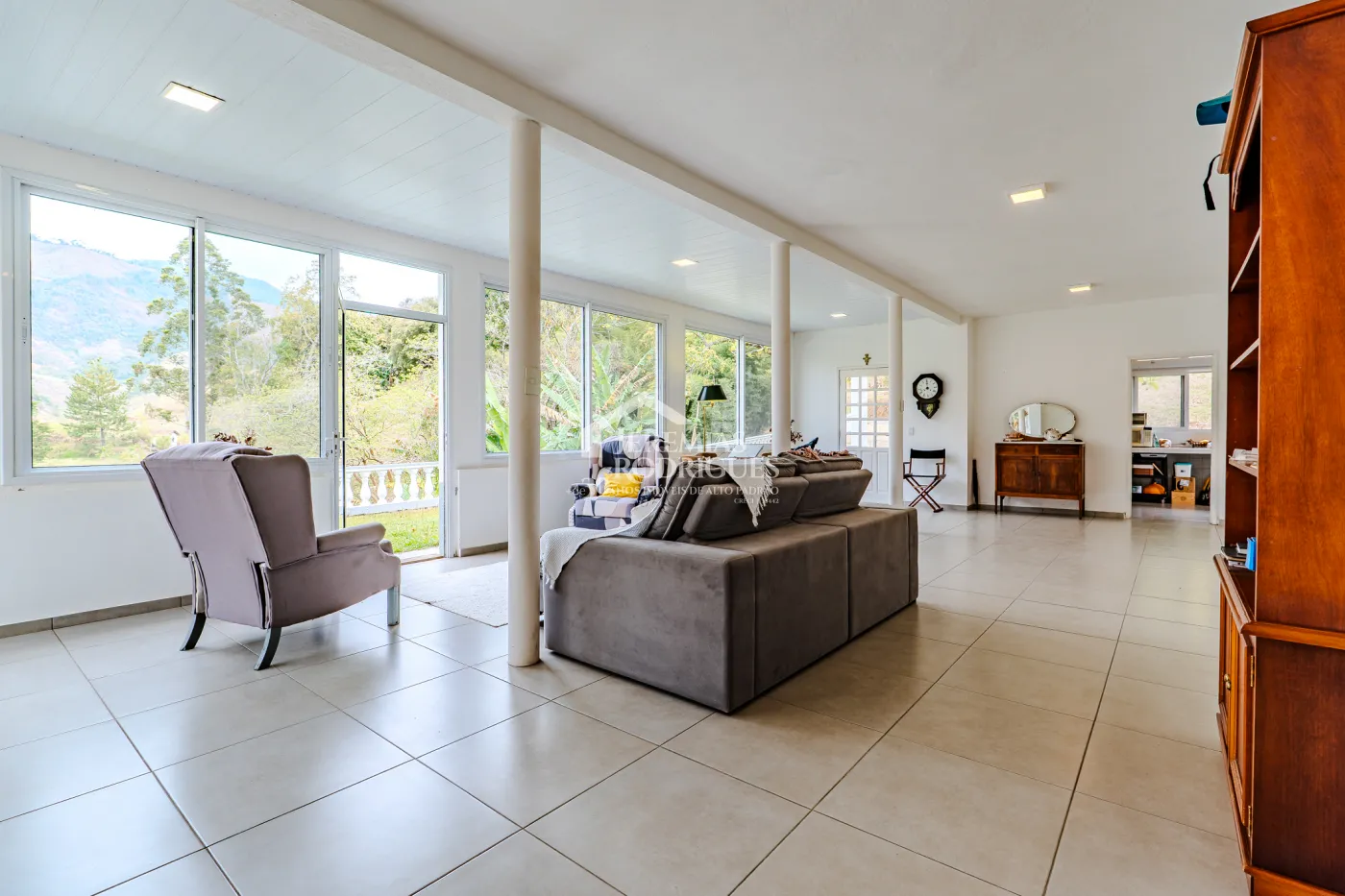 Fazenda à venda com 400 alqueires em São Jose do Barreiro/SP.