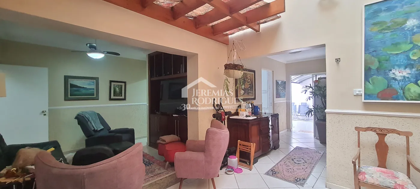 Casa para locação com 5 dormitórios no Centro em Taubaté/SP.