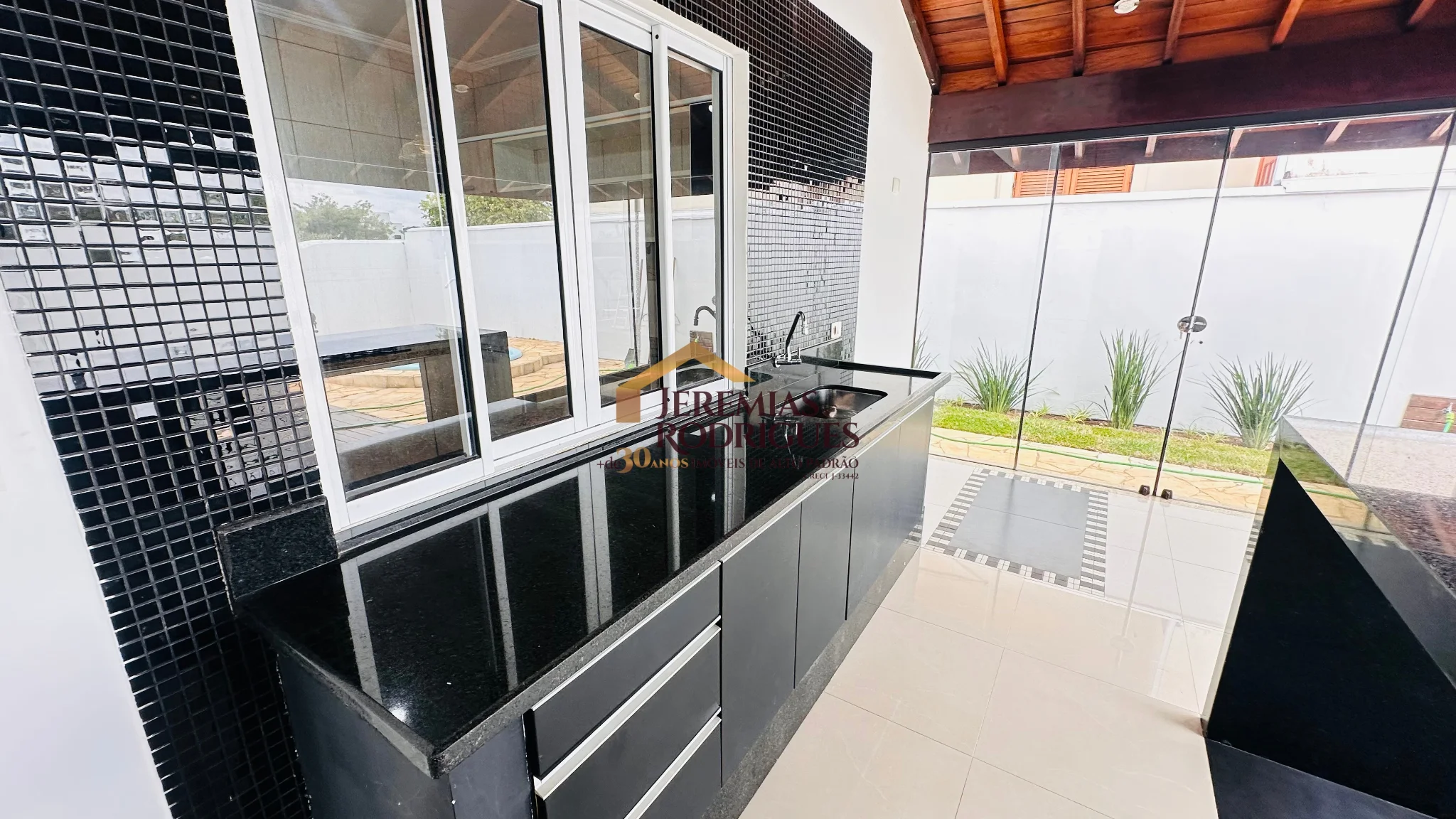 Casa para locação e venda no Condomínio Real Ville em Pindamonhangaba/SP.