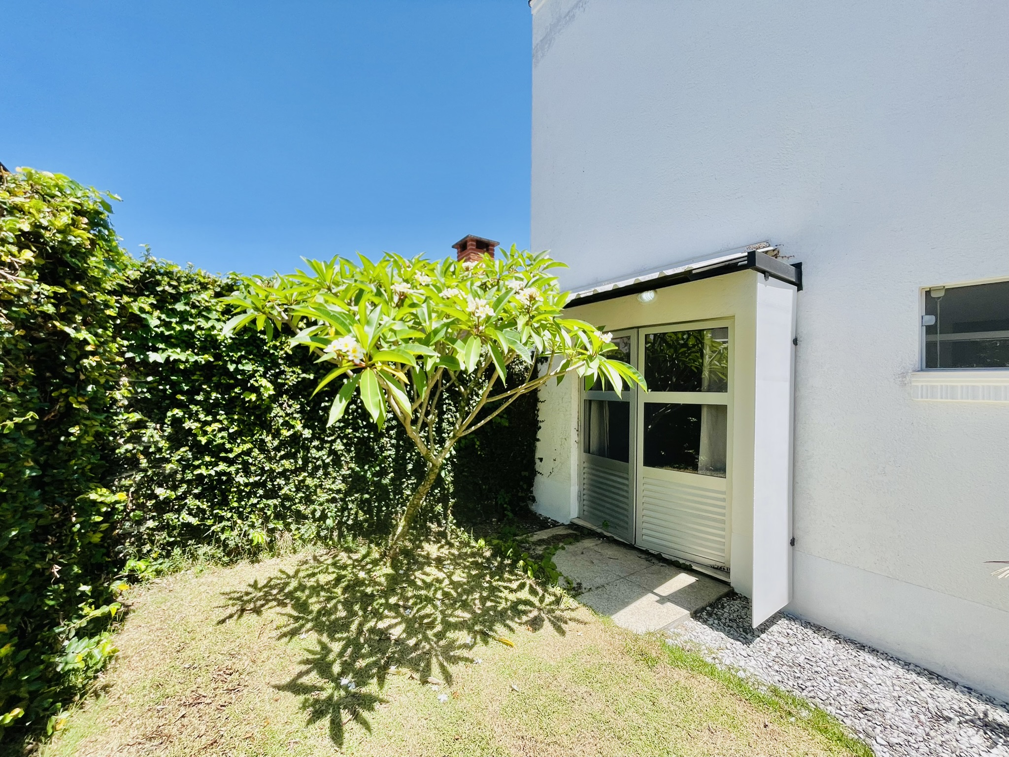 Casa à venda com 3 suítes no Condomínio Campos do Conde II em Tremembé/SP.