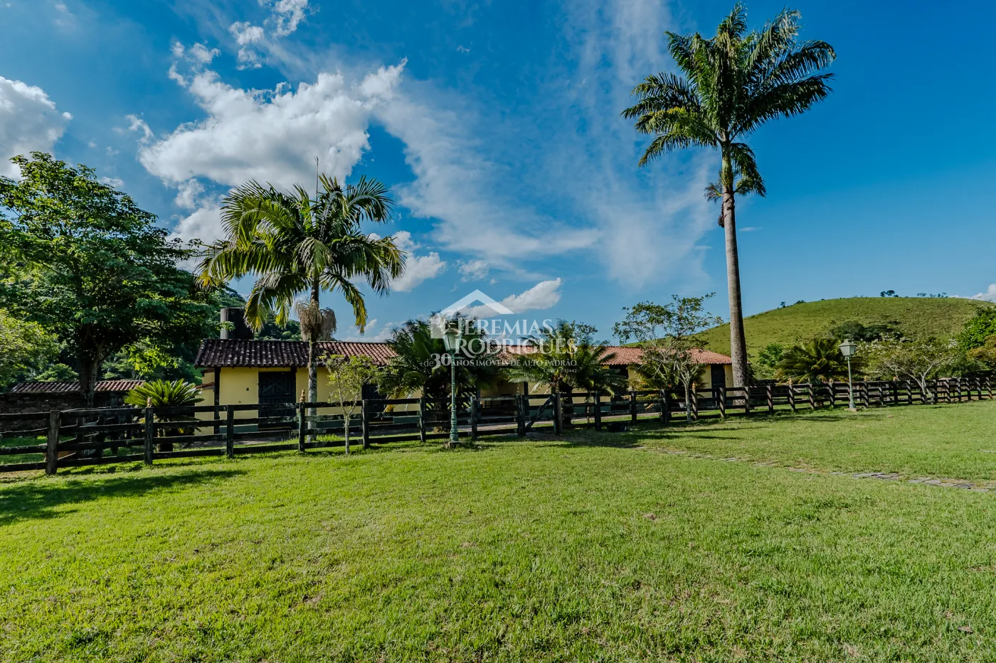 Fazenda à venda com 919,6 hectares em Cachoeira Paulista/SP.