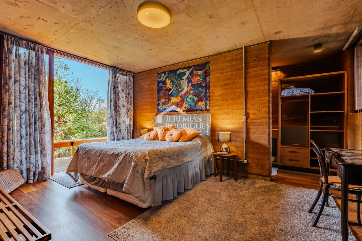 Mansão à venda com 4 suítes no Condomínio Parque da Mantiqueira em Santo Antônio do Pinhal/SP.