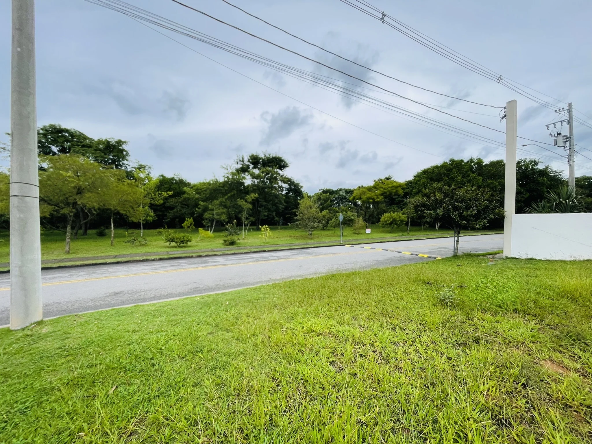 Terreno com 403 m² no Condomínio Ouro Ville em Taubaté/SP. 