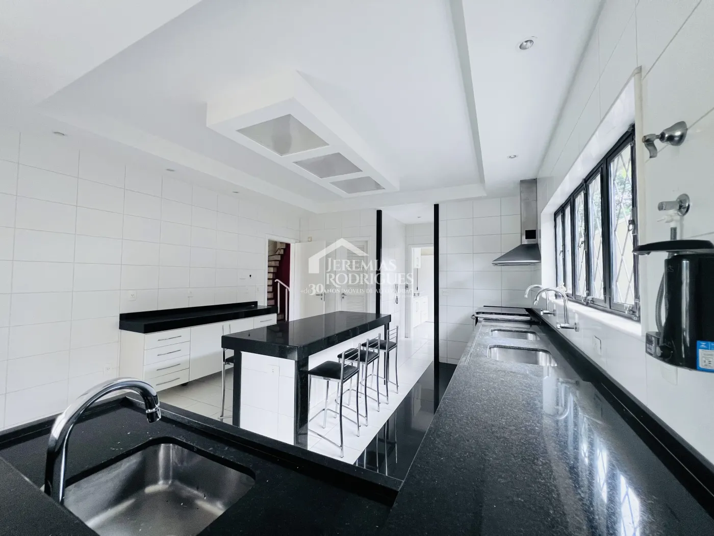 Casa com 8 dormitórios, 900 m² - Condomínio Portal da Serra - Taubaté/SP