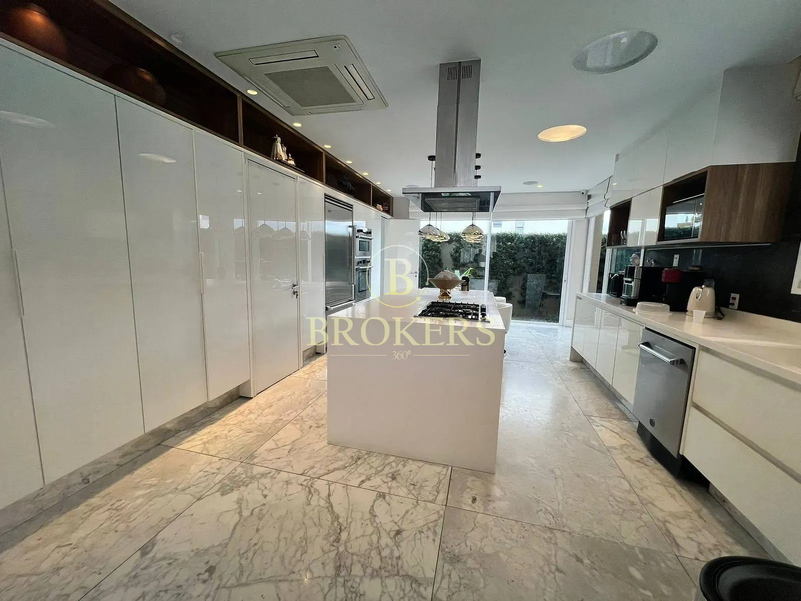 Luxo e sofisticação no Alphaville: Casa triplex mobiliada com 6 suítes, SPA e campo de futebol priv — foto 34