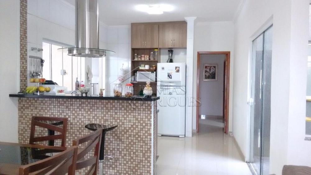 Casa à venda com 3 dormitórios no Condomínio Campos do Conde II em Tremembé/SP.