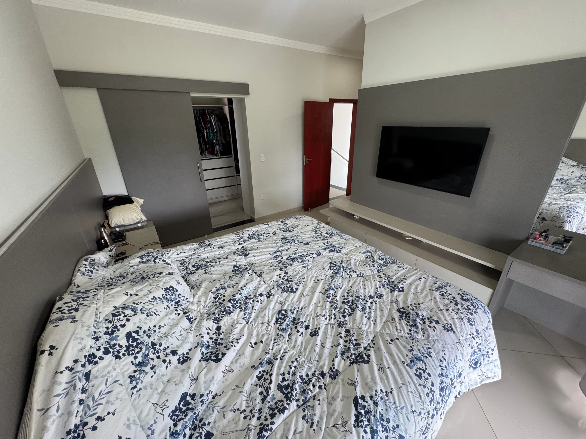 Casa à venda com 3 suítes no Condomínio Reserva dos Lagos em Pindamonhangaba/SP. 