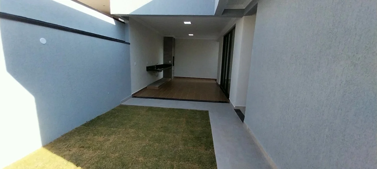 Casa à venda com 3 dormitórios no Condomínio Ouro Ville em Taubaté/SP. 