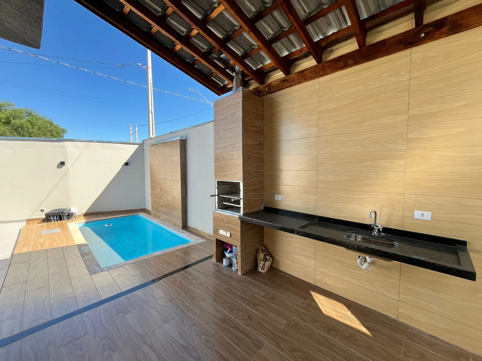 Casa à Venda em Pindamonhangaba com Piscina Privativa — 3 Dormitórios, Suíte, 102 m² | Próxima ao Centro