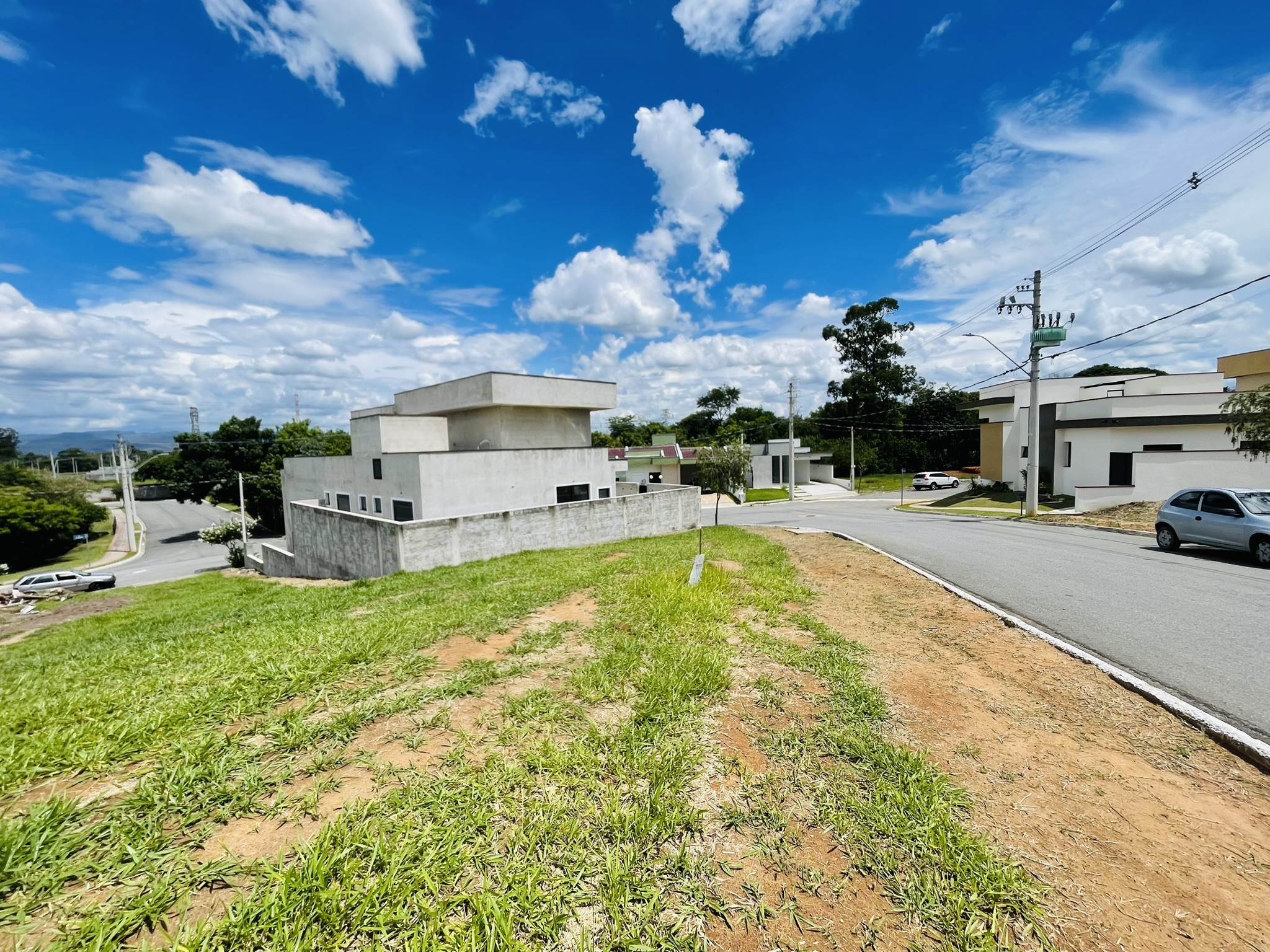 Terreno à venda com 278 m² no Condomínio Bosque do Imperador em Pindamonhangaba/SP.