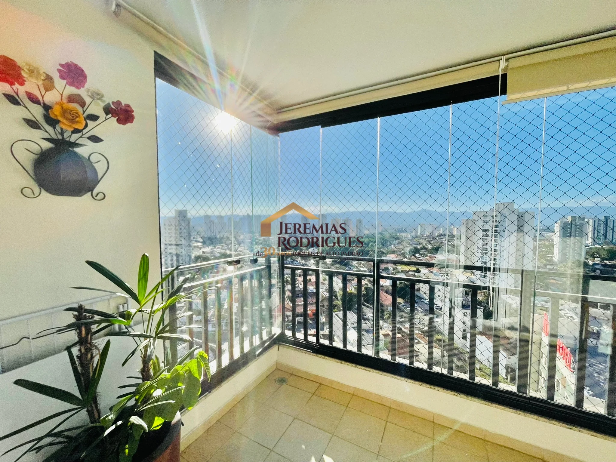 Apartamento à venda no Edifício Sauípe em Taubaté/SP.