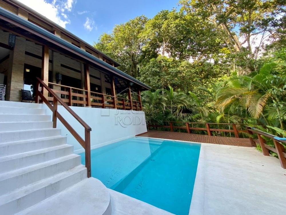 Casa à venda no Condomínio Domingas Dias em Ubatuba/SP.