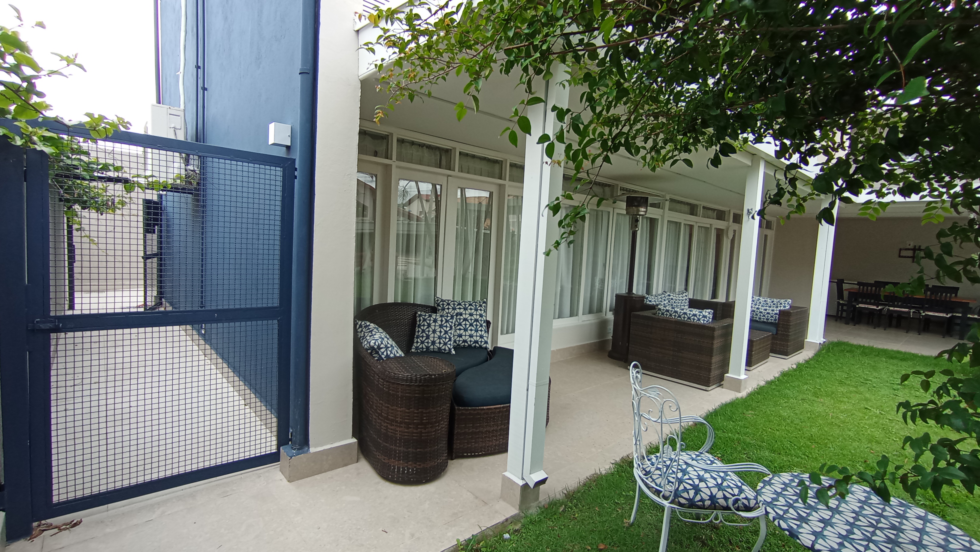 Casa à venda com 3 dormitórios no Condomínio Portal do Sol em Tremembé/SP.