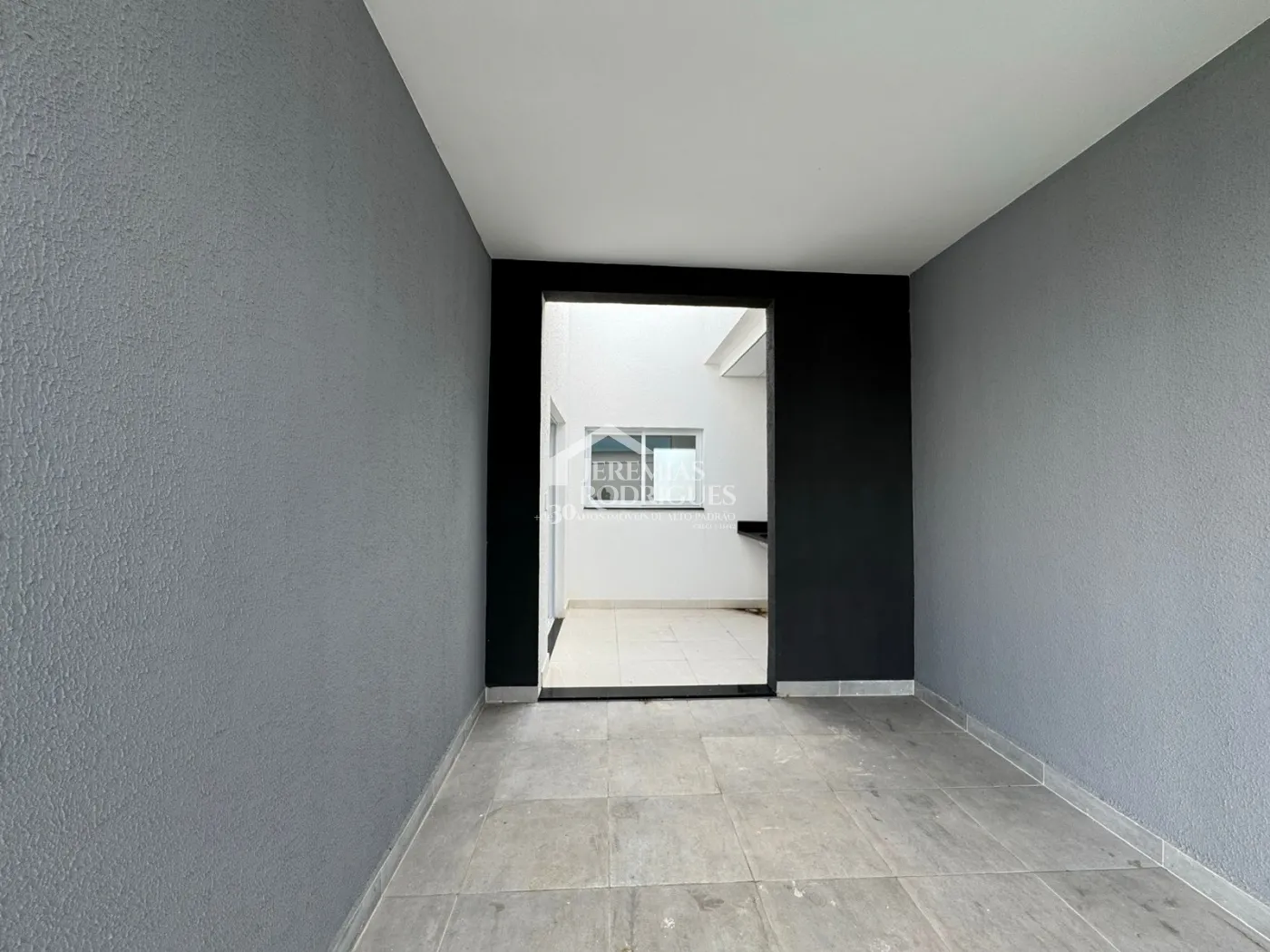 Casa à venda com 3 dormitórios no Condomínio Vila Romana em Pindamonhangaba/SP.