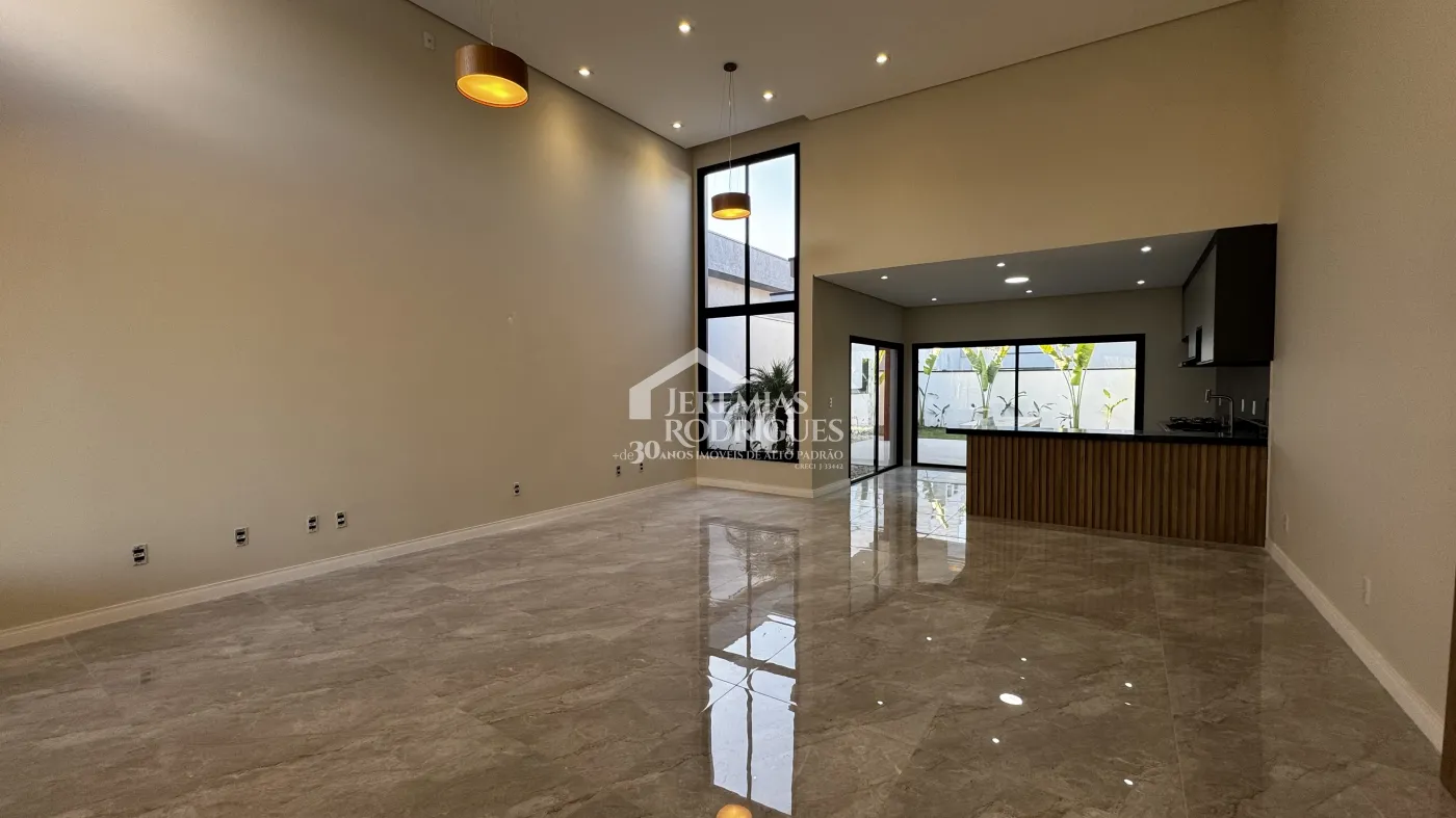 Casa à venda com 3 suítes no Condomínio Reserva dos Lagos em Pindamonhangaba/SP.