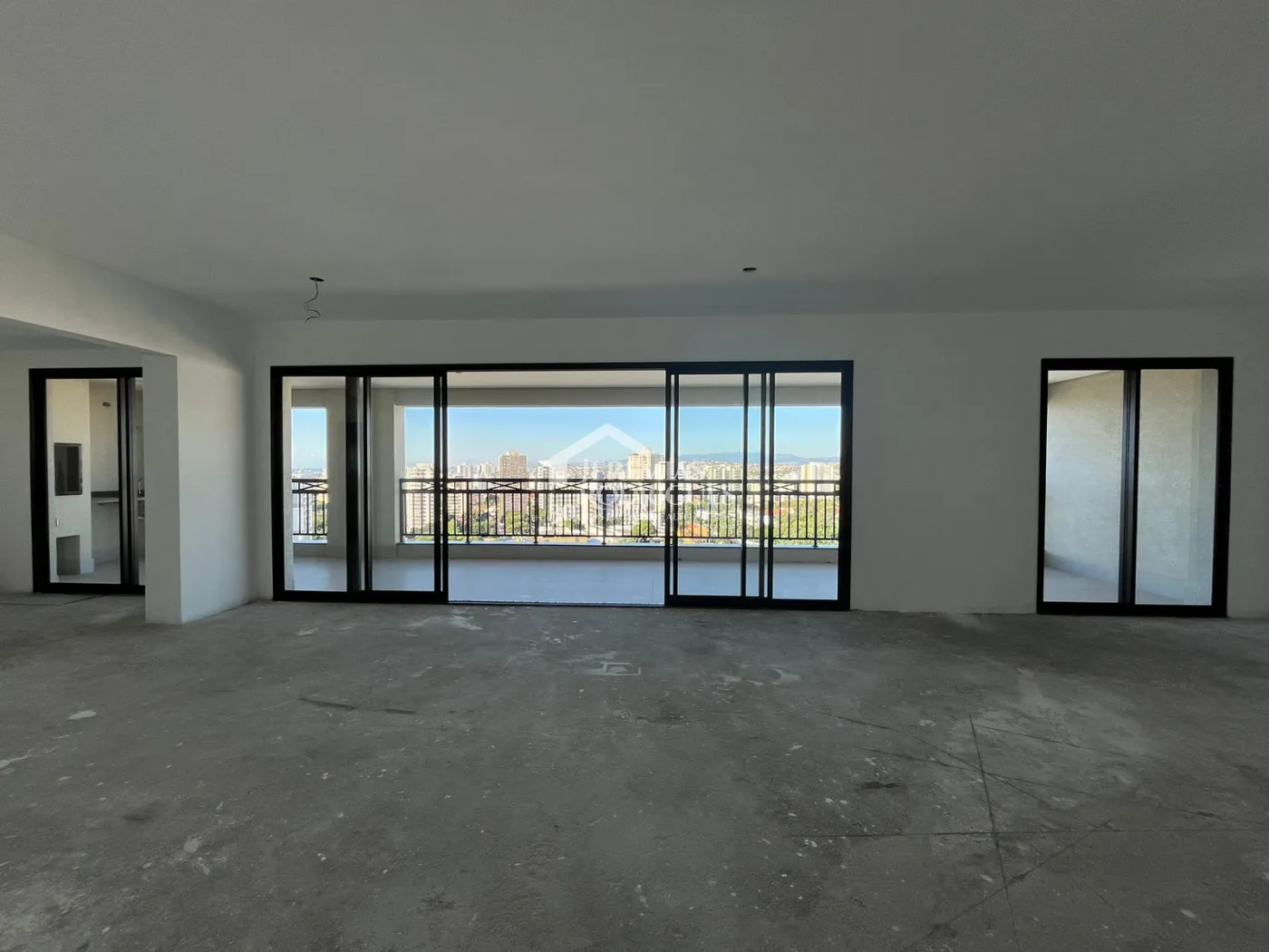 Apartamento à venda com 3 suítes, 211 m² no Edifício Europa em Taubaté/SP