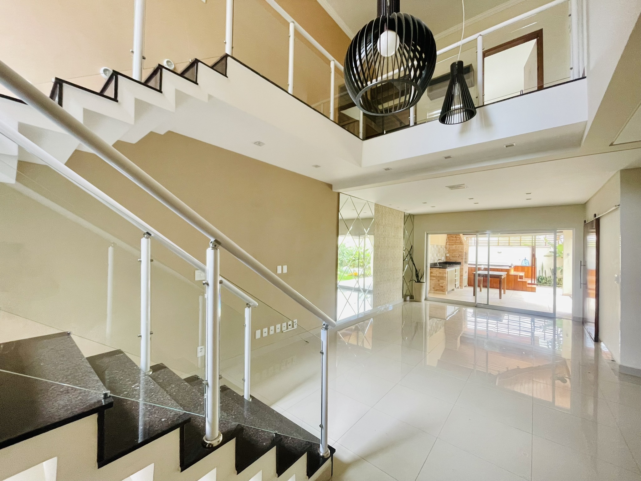 Casa para locação com 4 dormitórios no Condomínio Campos do Conde II em Tremembé/SP.