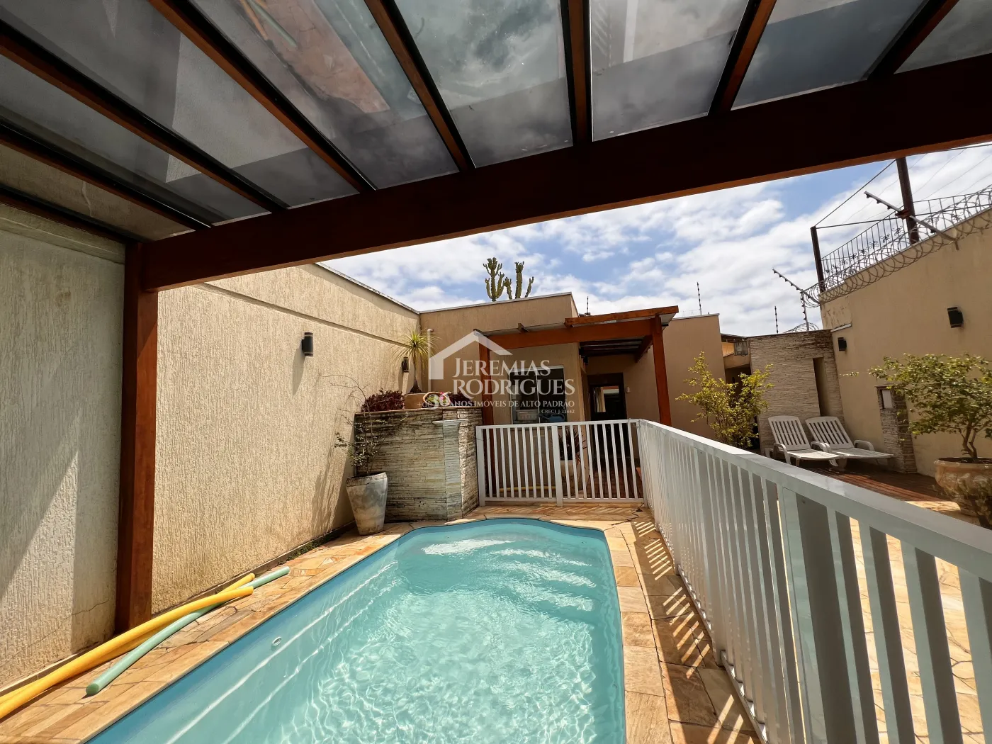 Casa com 4 dormitórios, 394 m² - Alto São Pedro - Taubaté/SP.