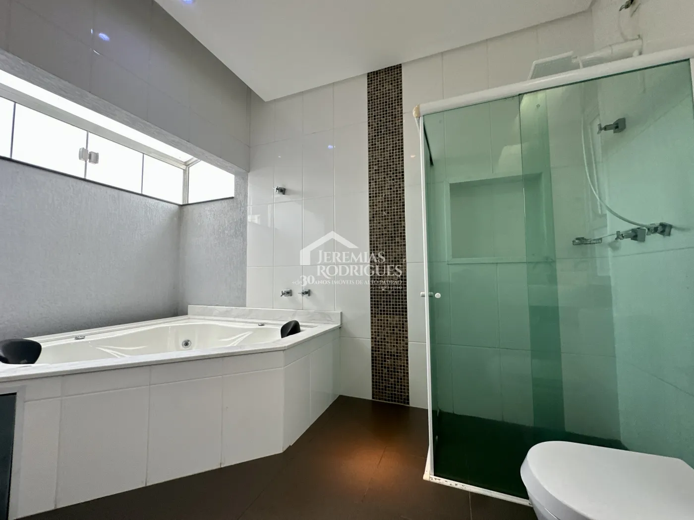 Sobrado com 3 dormitórios, 302 m2 - Condomínio Campos do Conde II - Tremembé/SP.