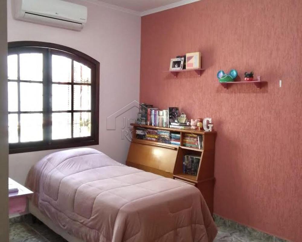 Casa com 3 dormitórios à venda no Bairro Campos Elíseos em Taubaté/SP