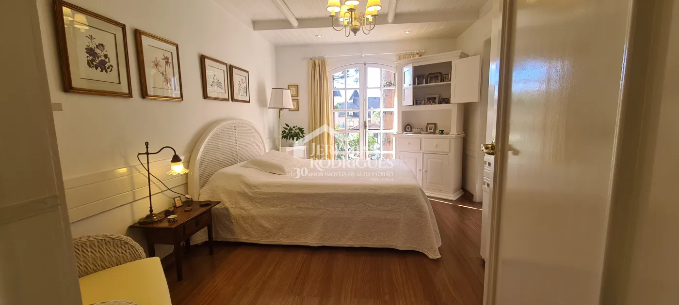 Apartamento à venda com 4 suítes no Edifício Evergreen em Campos do Jordão/SP