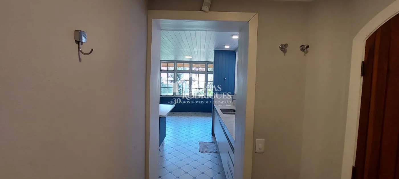 Casa com 3 dormitórios no Bairro Capivari - Campos do Jordão/SP