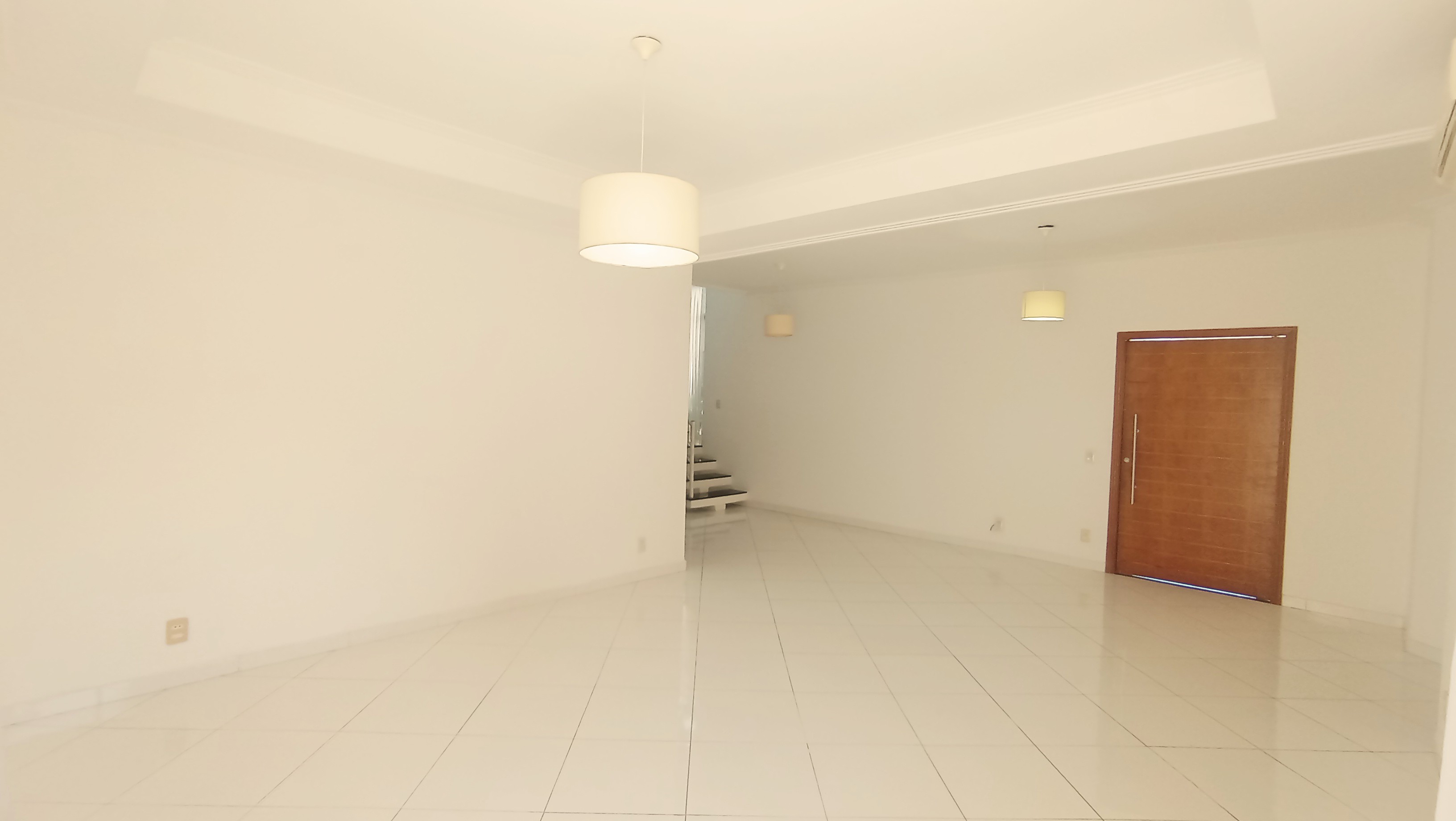 Casa à venda com 4 suítes no Condomínio Real Ville em Pindamonhangaba/SP. 