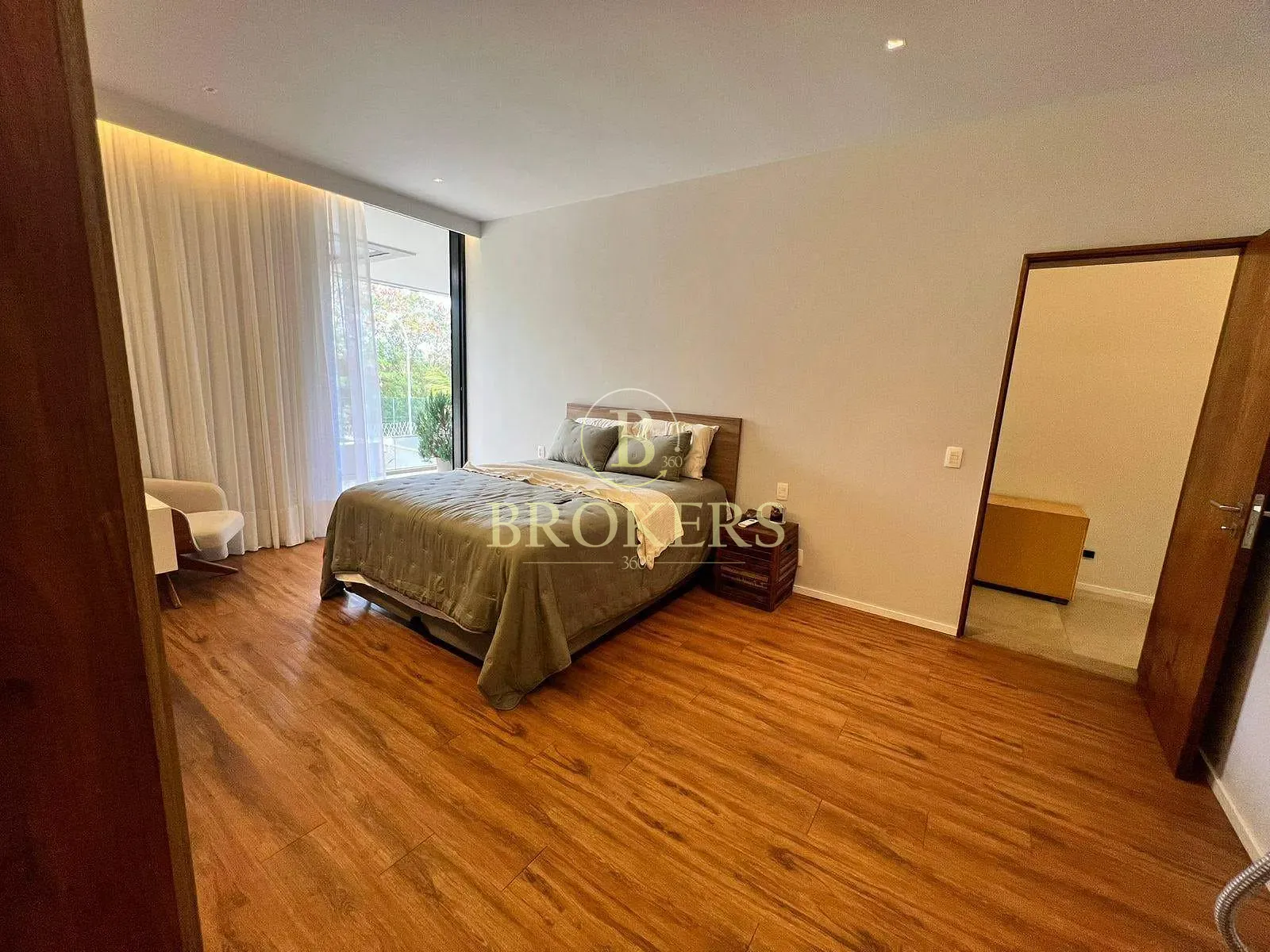 Moderna e sofisticada: Casa triplex no Alphaville com elevador, 5 suítes e terraço panorâmico por R — foto 33