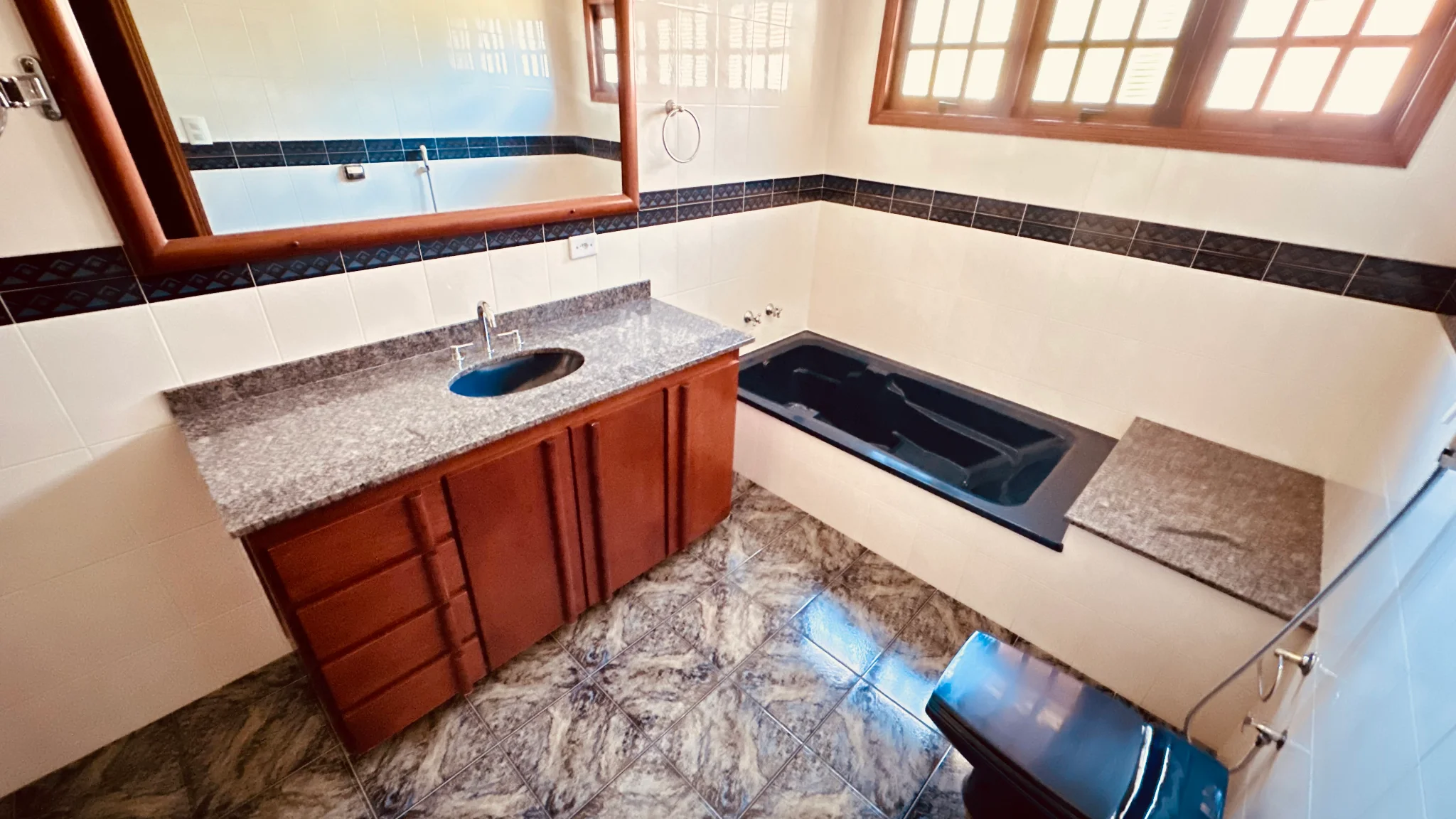 Casa com 6 dormitórios para locação no Condomínio Village Paineiras em Pindamonhangaba/SP