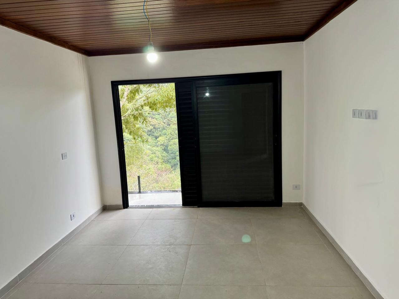 Casa à venda com 3 suítes no Condomínio Parque da Mantiqueira em Santo Antônio do Pinhal/SP.