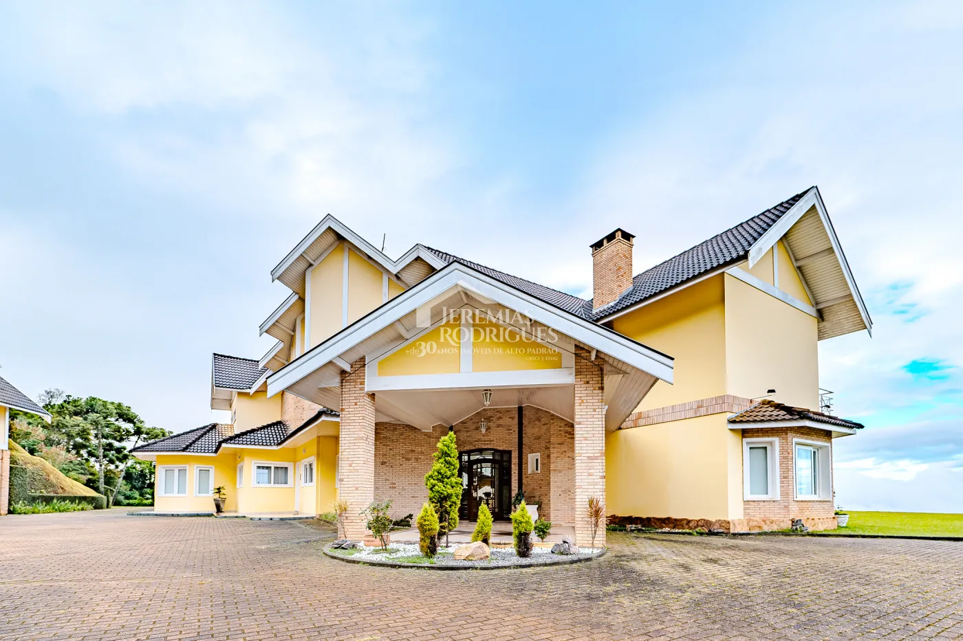 Casa à venda no Parque Pedra do Baú em Campos do Jordão/SP.