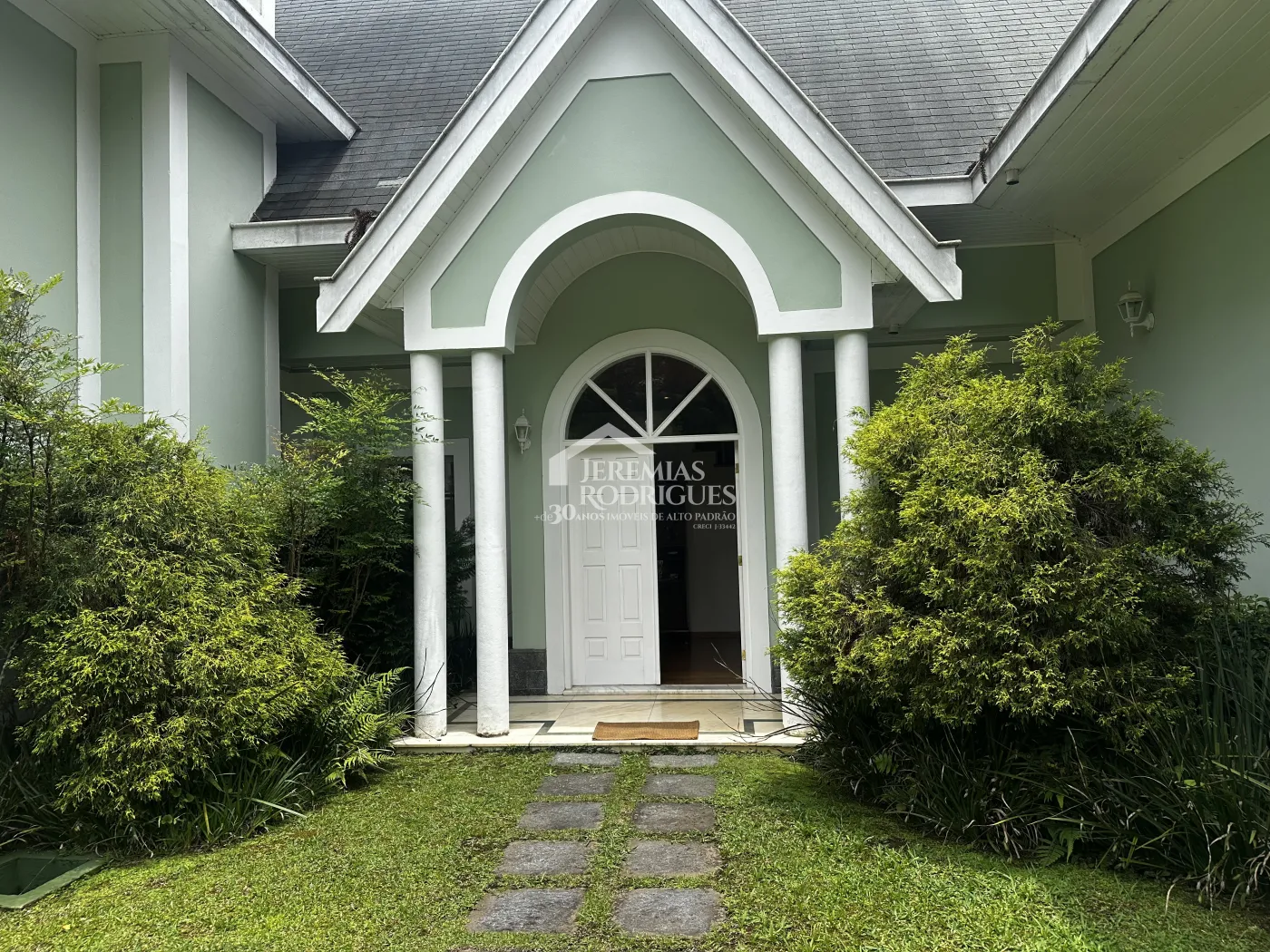 Casa à venda no Condomínio Vila Simonsen em Campos do Jordão/SP