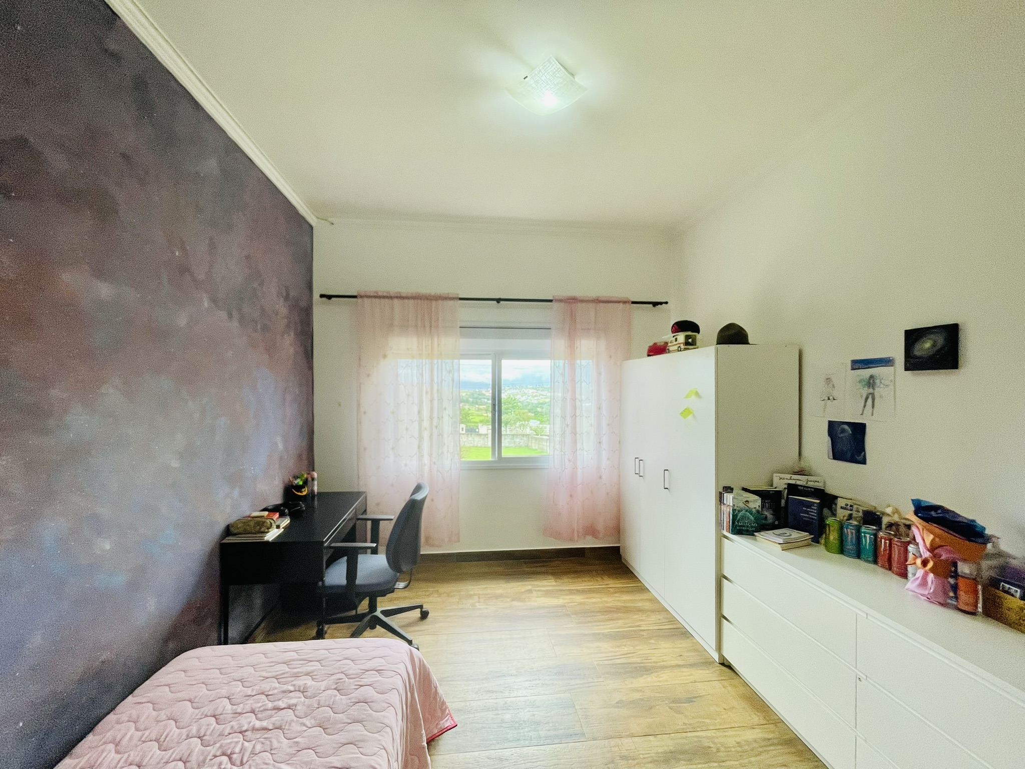 Casa à venda com 4 dormitórios no Condomínio São Félix do Cataguá em Taubaté/SP.