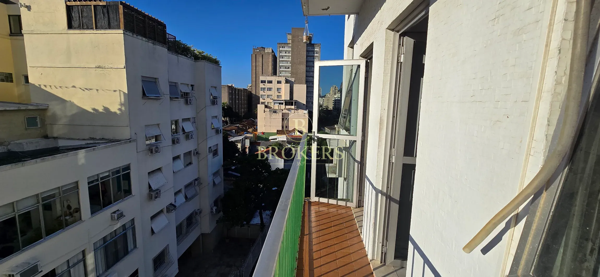 Apartamento quarto e sala a venda em Botafogo com Varanda, vista para o Cristo e Vaga de Garagem. — foto 4