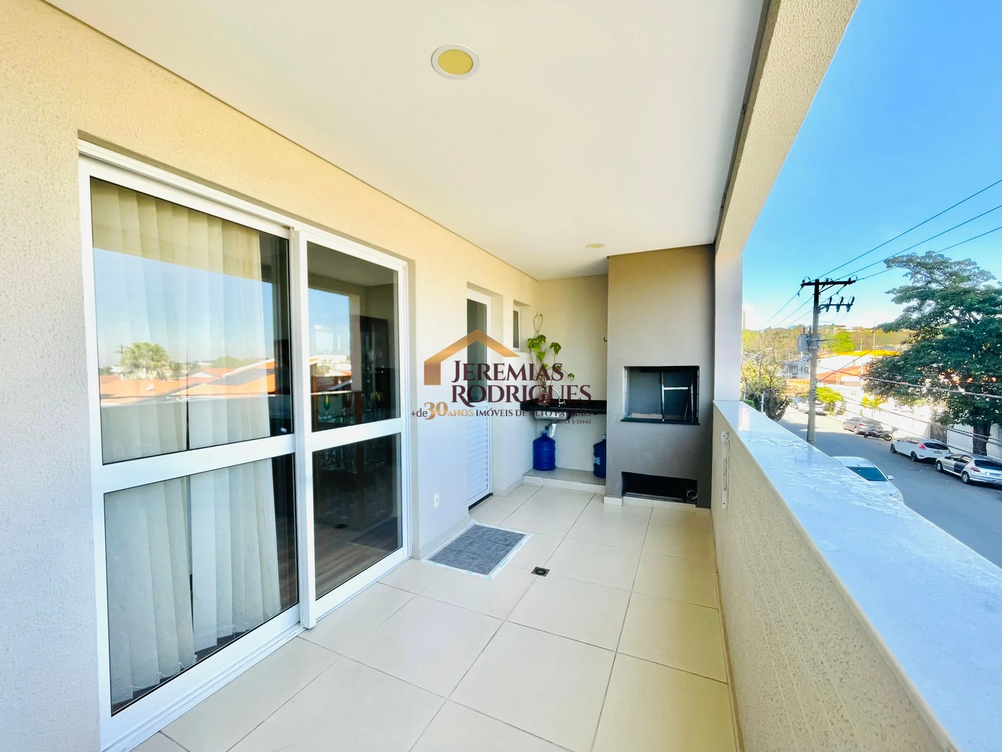 Apartamento à venda no Edifício Maison em Taubaté/ SP.