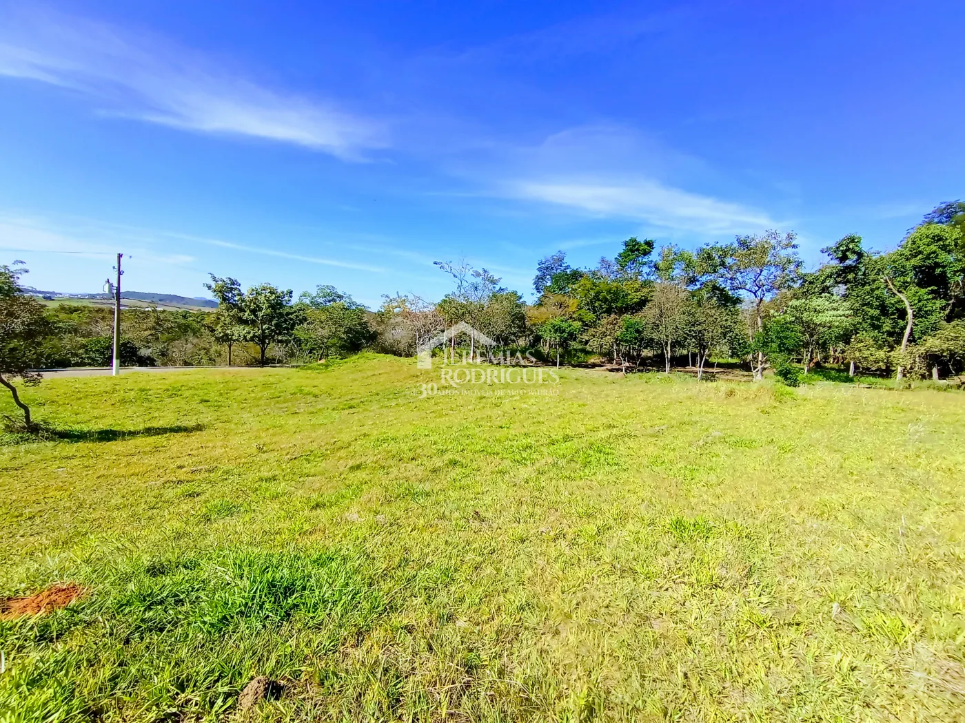 Terreno à venda com 1.159 m² no Condomínio Altos do Cataguá em Taubaté/SP.
