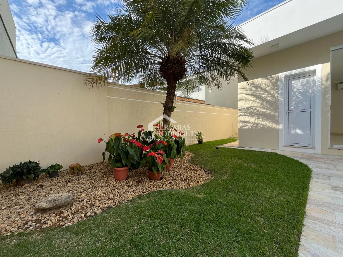 Casa à venda com 4 suítes no Condomínio Taubaté Village em Taubaté/SP.