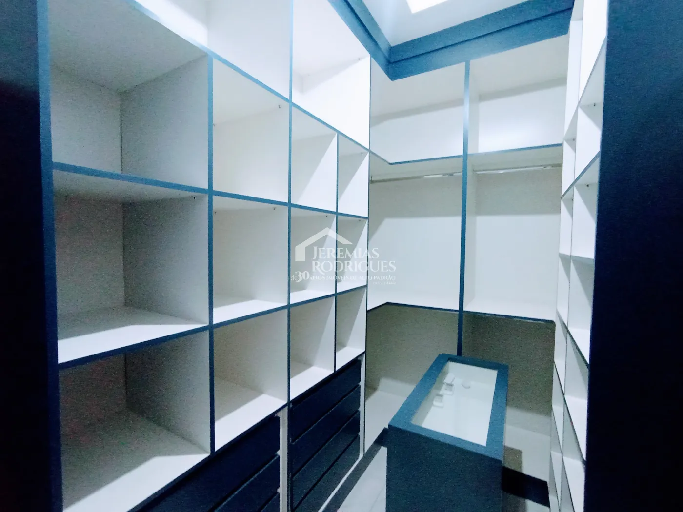 Casa para venda e locação com 3 dormitórios, no Condomínio Colonial Village II em Pindamonhangaba/SP