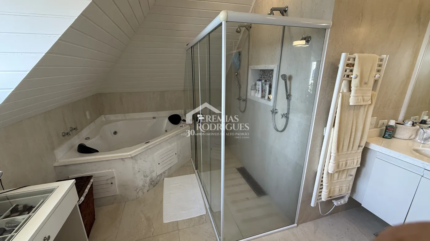 Casa à venda com 4 suítes no Condomínio Jardim Monte Belo em Campos do Jordão/SP.