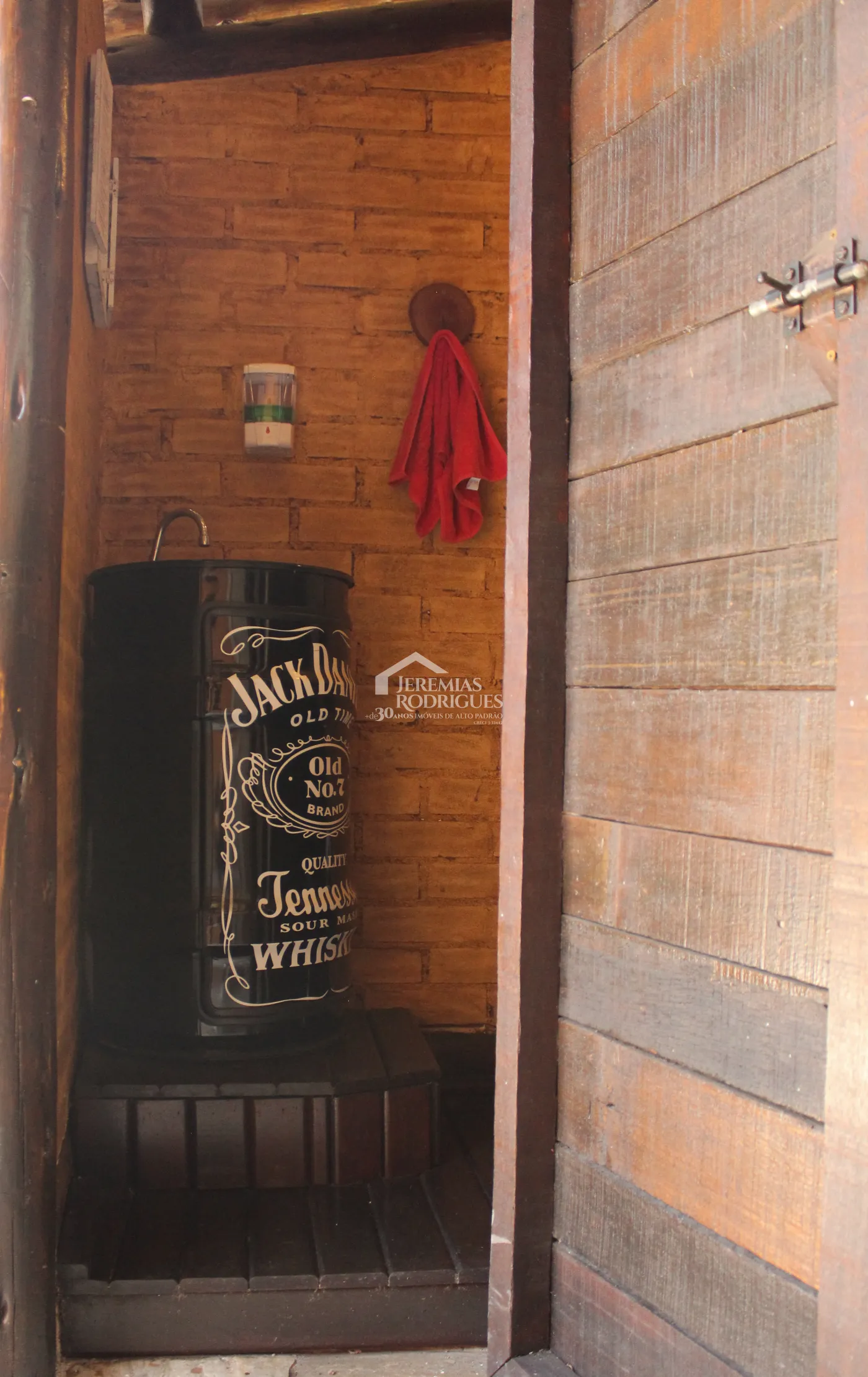 Casa para venda e locação com 5 dormitórios no Condomínio Taubaté Village em Taubaté/SP.