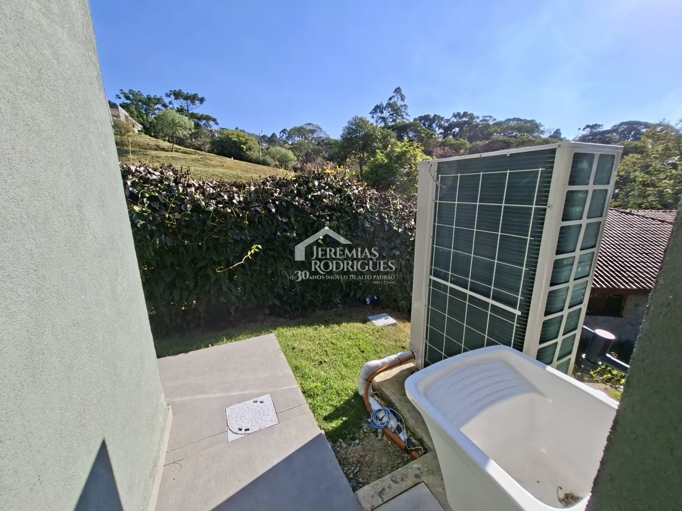 Casa à venda com 4 dormitórios, no Condomínio Parque da Mantiqueira em Santo Antônio do Pinhal/SP.