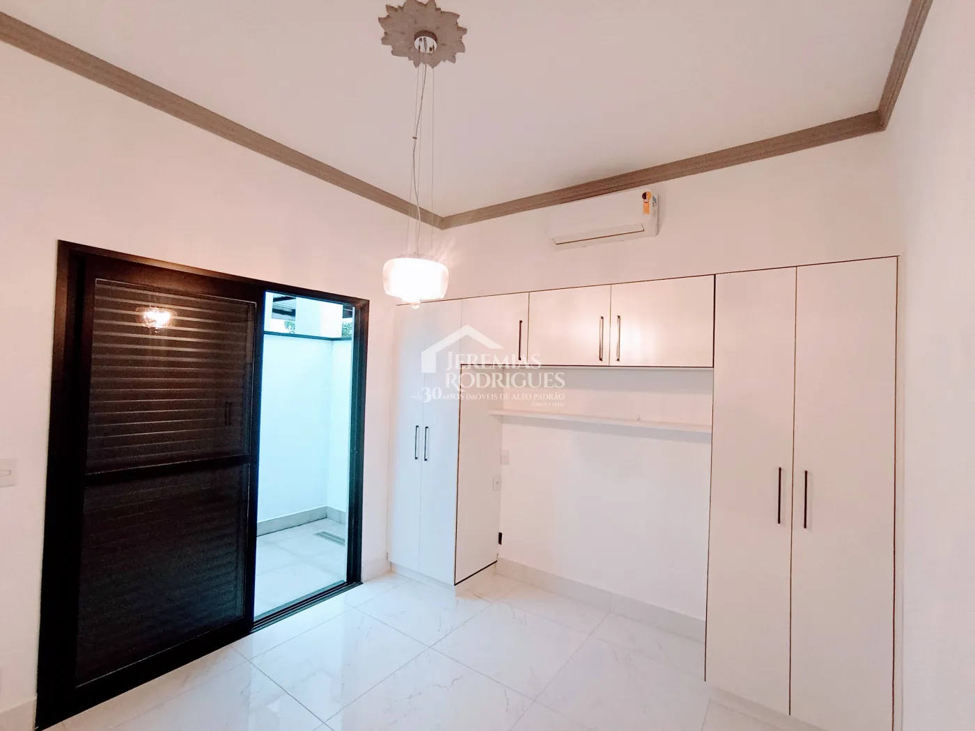 Casa para venda e locação com 3 dormitórios, no Condomínio Colonial Village II em Pindamonhangaba/SP