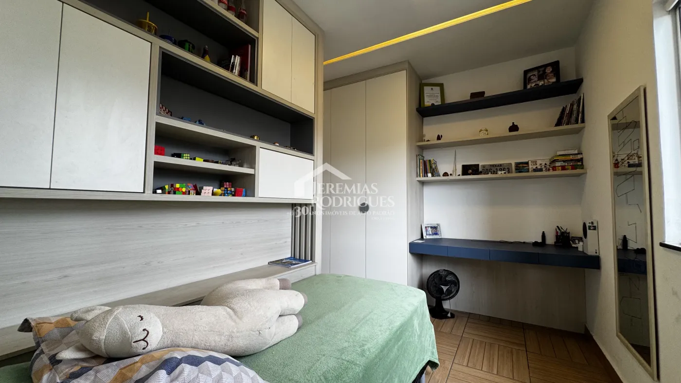 Casa à venda com 4 dormitórios no Condomínio Village do Sol em Pindamonhangaba/SP.