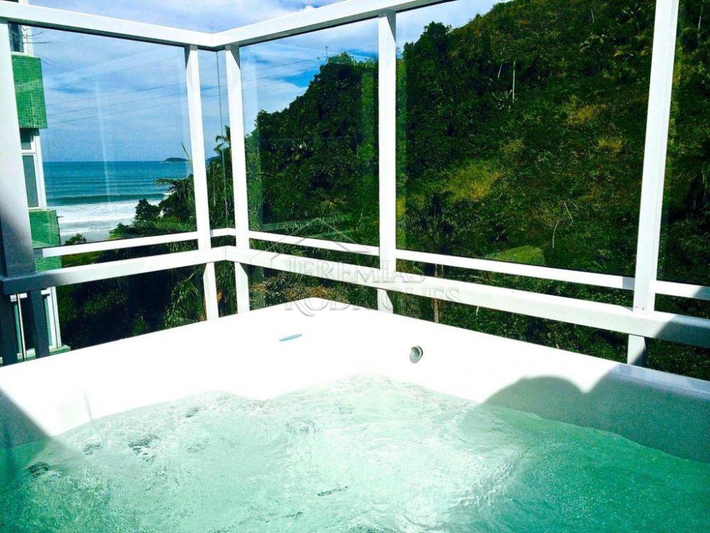 Apartamento à venda com 3 suiítes no Edífico Jerivá em Ubatuba/SP.