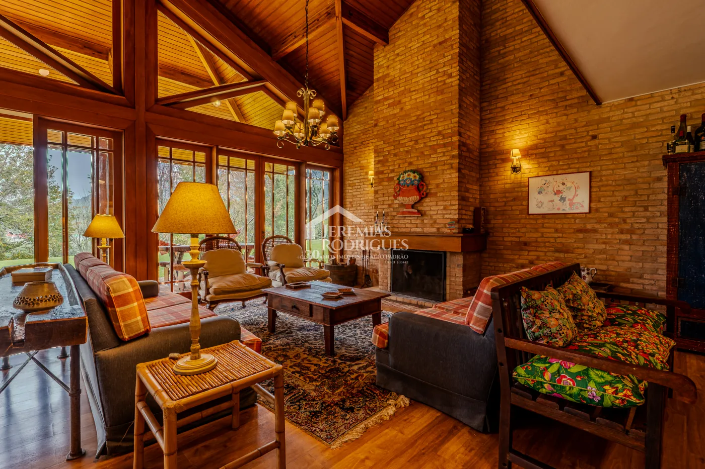 Casa de Campo à venda com 5 suítes no bairro Reinópolis em Santo Antônio do Pinhal/SP