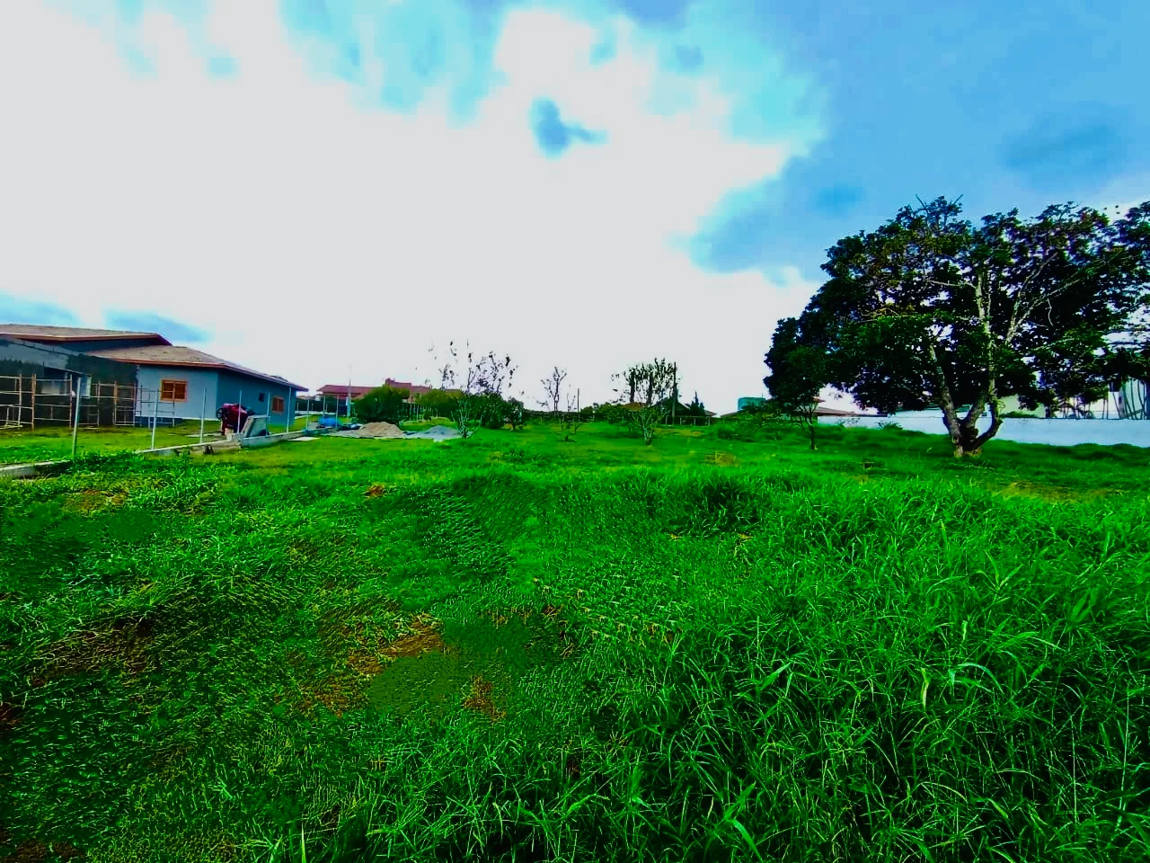 Terreno à venda com 2.500 m² no Condomínio Chácaras Cataguá em Taubaté/SP. 